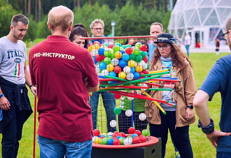 Микадо в клетке