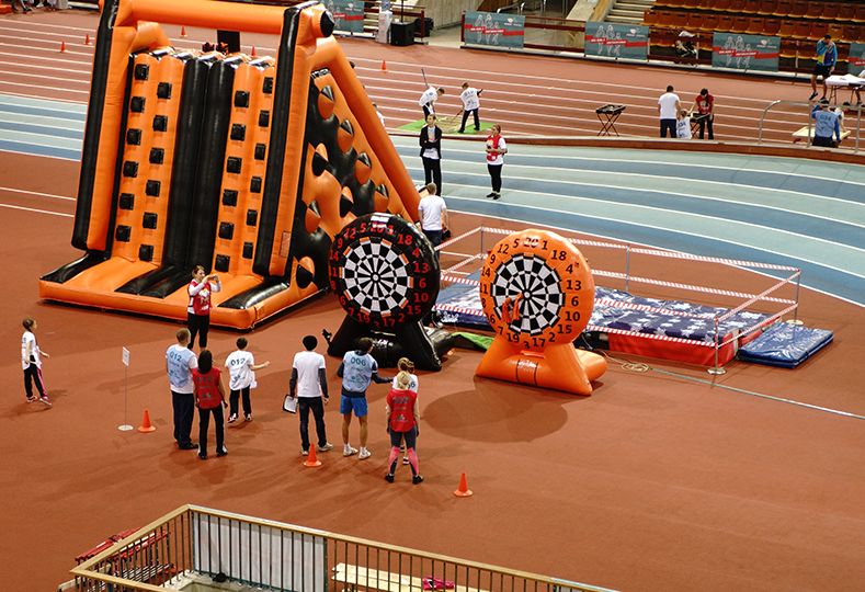 Надувной дартс